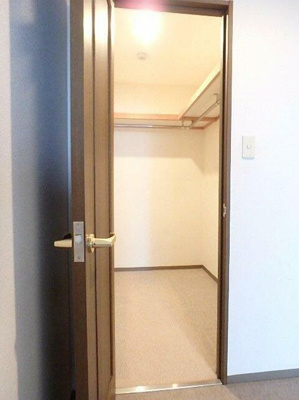 【収納】 | リズムタワーⅡ | たっぷり収納できるウォークインクローゼット完備