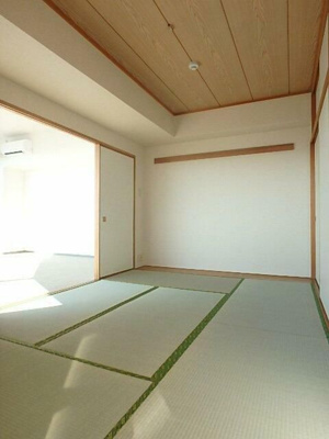 【内装】 | リズムタワーⅡ | 落ち着いた雰囲気の和室付きです