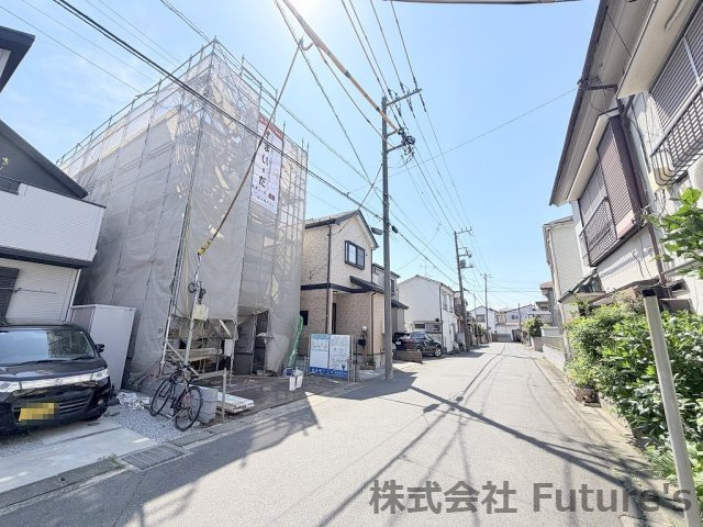 三郷市戸ケ崎　新築戸建　全1棟の前面道路含む現地写真|前面道路含む現地写真です。