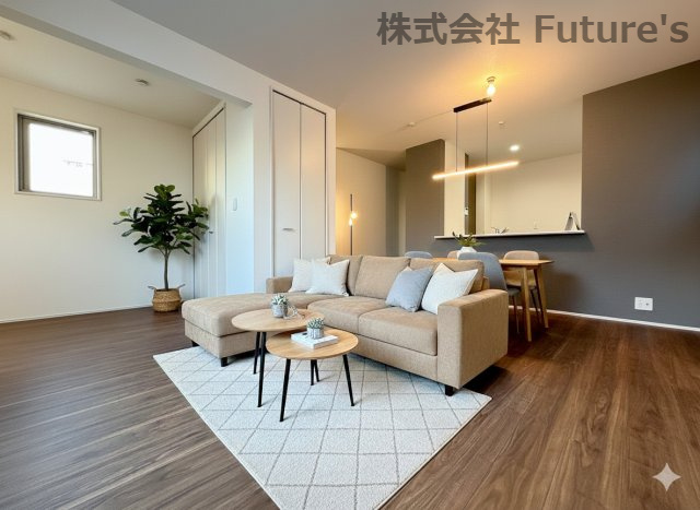 三郷市戸ケ崎　新築戸建　全1棟の居間・リビング|同施工会社の参考写真にCGによる画像処理を行っています。家具、小物、カーテン等はイメージはCGです。