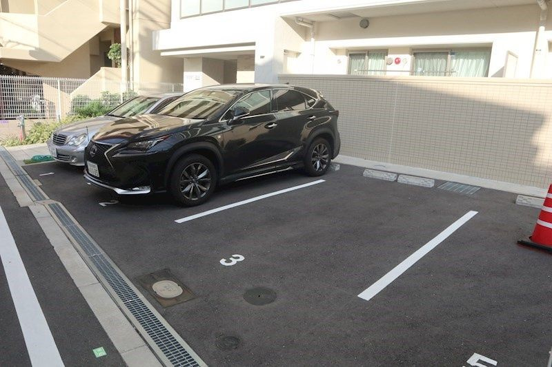 フェリースヴィダ福島の駐車場