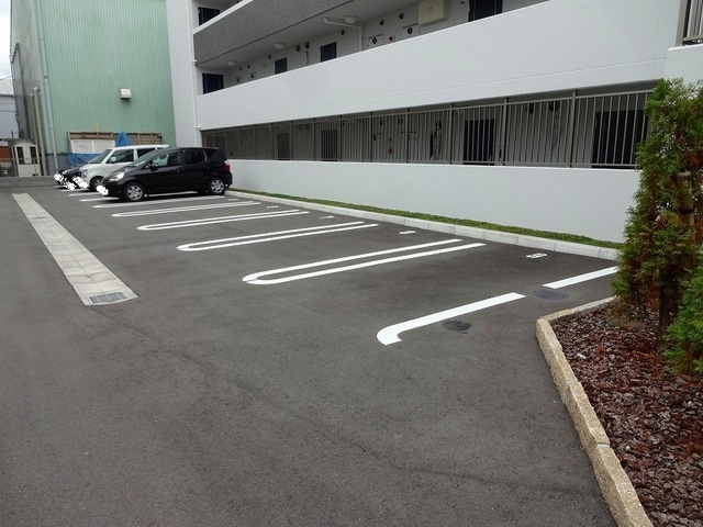 カーサクレインフィールドの駐車場