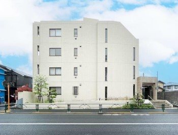 【外観】 | すずらんマンション | 鉄筋コンクリート造のがっちりとした建物。