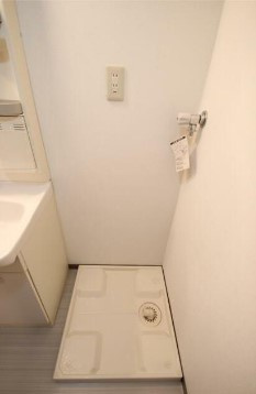 【設備】 | すずらんマンション | 室内洗濯機置き場。