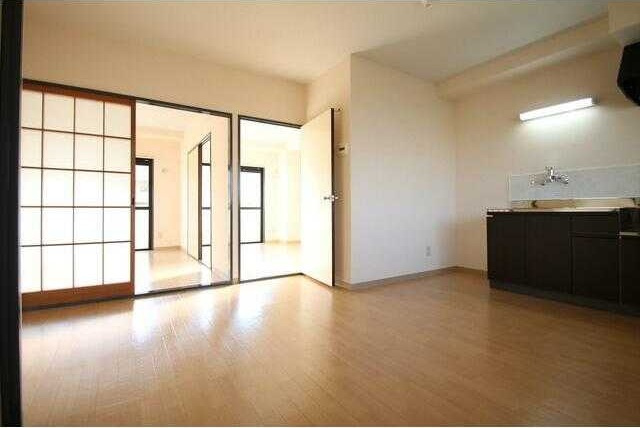 東大和市奈良橋５丁目の賃貸マンションの寝室