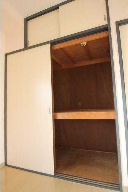 東大和市奈良橋５丁目の賃貸マンションの収納