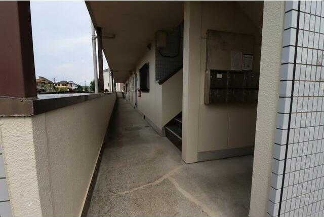 東大和市奈良橋５丁目の賃貸マンションのエントランス