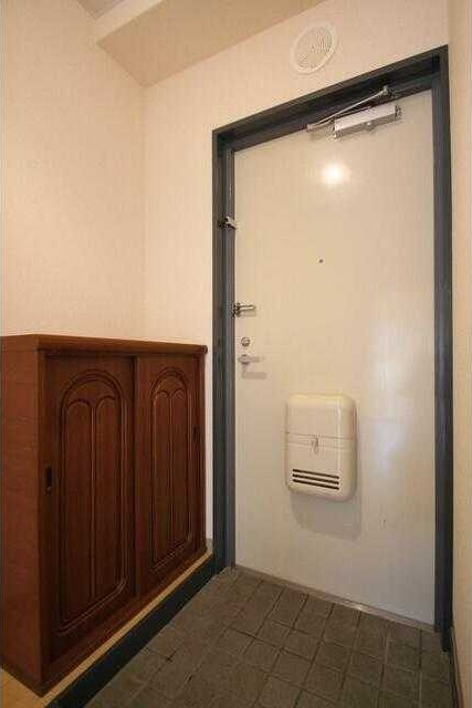 東大和市奈良橋５丁目の賃貸マンションの玄関