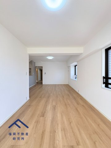 スカイハイツ五条の居間・リビング