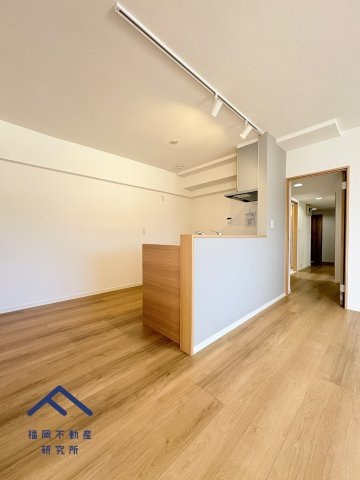 スカイハイツ五条の洋室