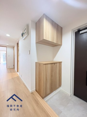 スカイハイツ五条の玄関