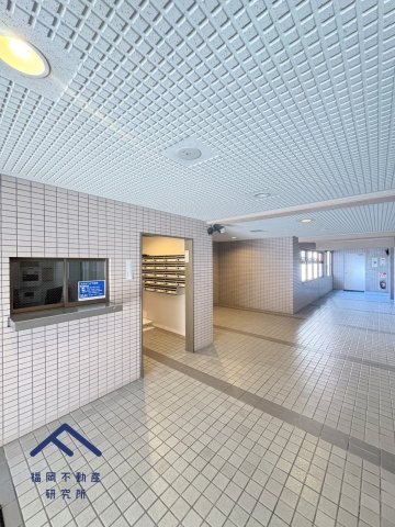 スカイハイツ五条のエントランス