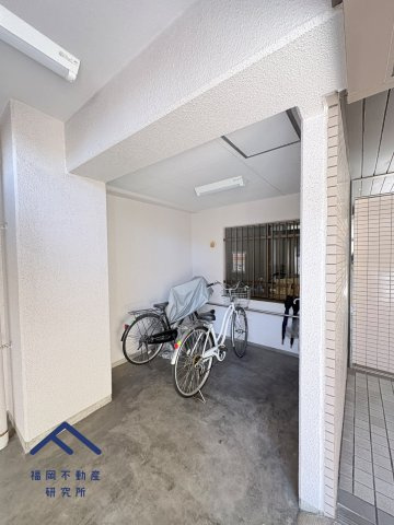 スカイハイツ五条の駐車場