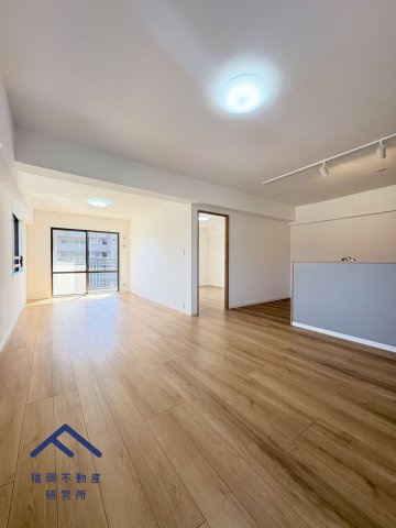 スカイハイツ五条の居間・リビング