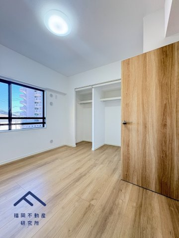 スカイハイツ五条の洋室