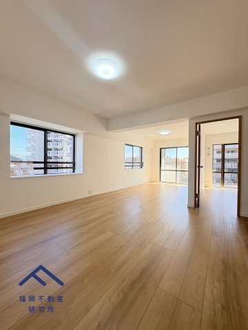 スカイハイツ五条の居間・リビング