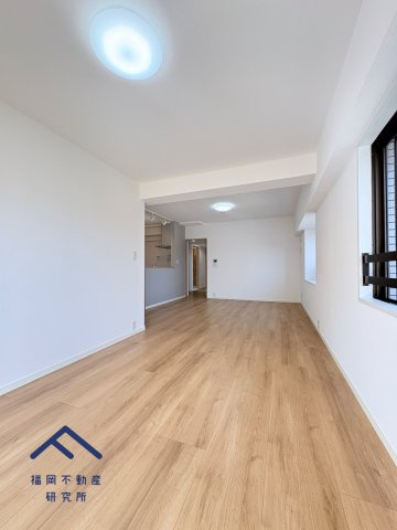 スカイハイツ五条の居間・リビング