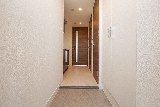 MELDIA CREST TAPP NAMBA-WESTの玄関