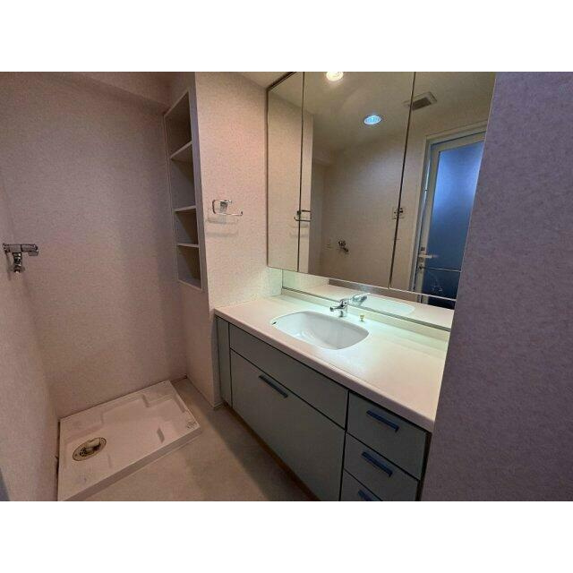 横浜市保土ケ谷区境木本町の賃貸マンションの洗面所|人気の三面鏡独立洗面台♪