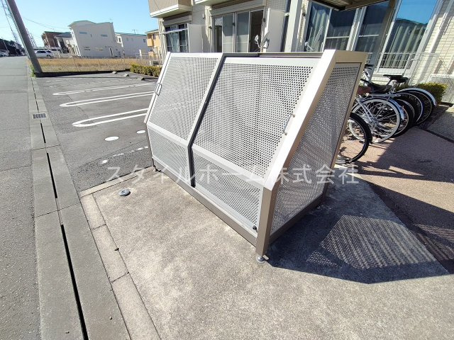 グランドソレイユA棟の駐車場
