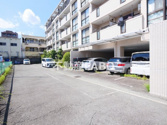 メゾン　ソレイユの駐車場