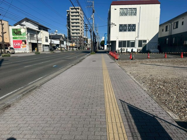 一宮町2丁目　売土地の前面道路含む現地写真