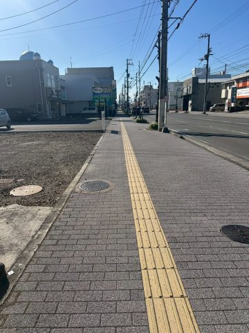 一宮町2丁目　売土地の前面道路含む現地写真