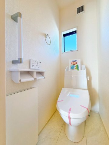 【トイレ】 | 前橋小坂子町　平屋　新築住宅 | 清潔感にあふれた空間と機能的な洗浄装置。毎日何度も使う場所だから快適に。便利に。
