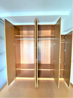 【収納】 | リーガル四ツ橋立売堀Ⅱ | たっぷり入るクローゼット！整理整頓をサポート！