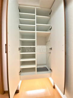 【設備】 | リーガル四ツ橋立売堀Ⅱ | 傘用収納スペースも備えたトールタイプのシューズボックス！