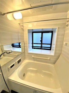 【洗面所】 | リーガル四ツ橋立売堀Ⅱ | バスルームには小窓があります！