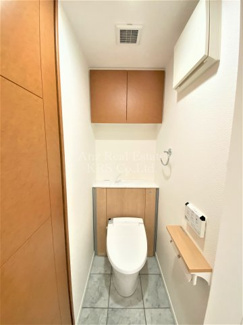 【トイレ】 | リーガル四ツ橋立売堀Ⅱ | タンクレストイレ！もちろん温水洗浄便座♪