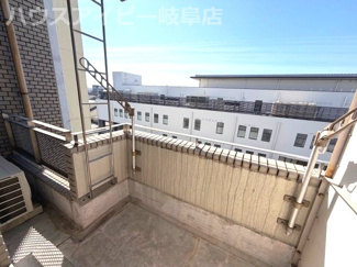 【バルコニー】 | コスタ岐阜県庁前4階部分！広々カウンターキッチン！お風呂に窓あります♪一部リフォーム済み！ | コスタ岐阜県庁前4階部分！広々カウンターキッチン！お風呂に窓あります♪一部リフォーム済み！