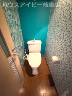 【トイレ】 | コスタ岐阜県庁前4階部分！広々カウンターキッチン！お風呂に窓あります♪一部リフォーム済み！ | コスタ岐阜県庁前4階部分！広々カウンターキッチン！お風呂に窓あります♪一部リフォーム済み！