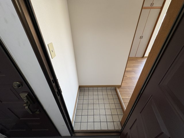 レジデンス伊川谷の玄関