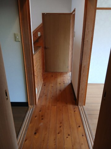 田中六田貸家の内装|1階の廊下