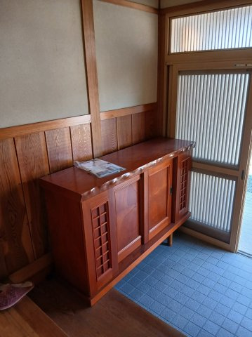 田中六田貸家の玄関|大きい靴箱がございます。