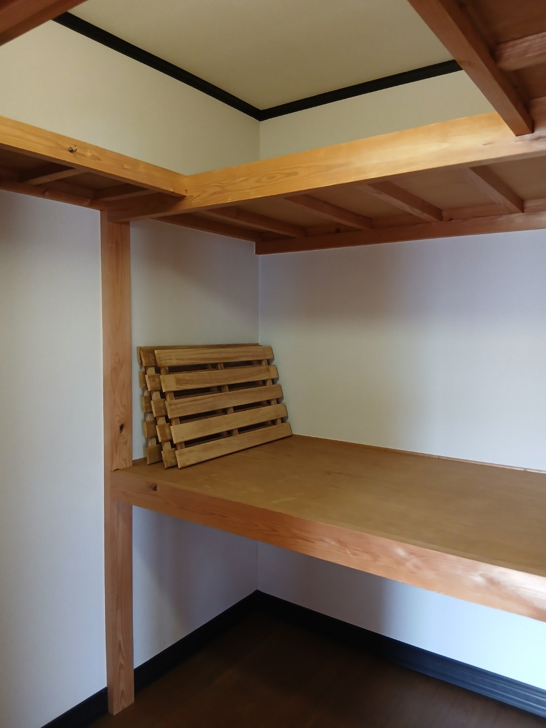 田中六田貸家の収納|2階には収納がございます。