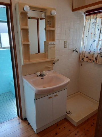 田中六田貸家の洗面所|脱衣スペースもあります