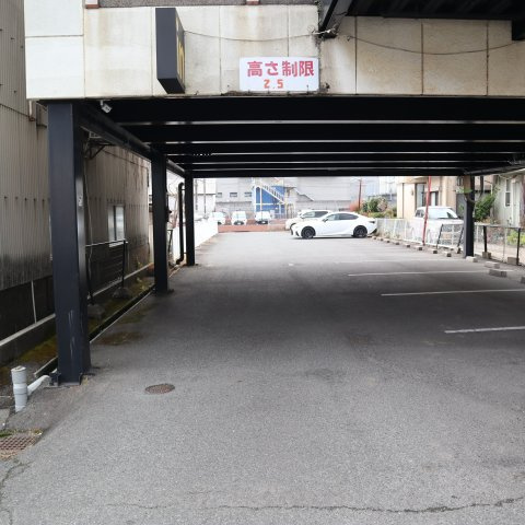 広白石1丁目貸店舗（建物全体）の駐車場