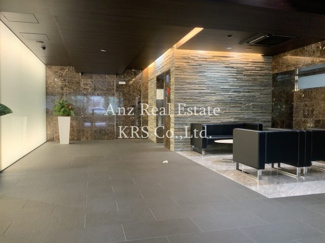 【ロビー】 | リーガル南堀江 | 広々空間のロビー♪椅子や机などあります！