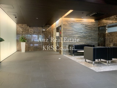 【ロビー】 | リーガル南堀江 | 広々空間のロビー♪椅子や机などあります！