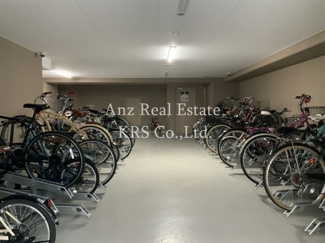 【その他】 | リーガル南堀江 | 屋内駐輪場です！雨風から自転車を守ります！