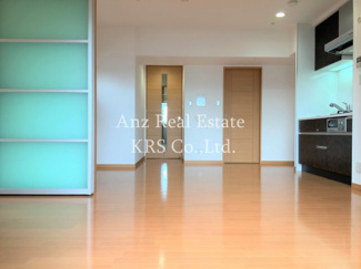 【居間・リビング】 | リーガル南堀江 | 間仕切りを開けると広々約15帖あります♪