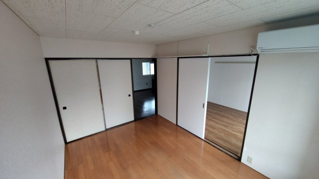 グリーンパーク根岸A棟の寝室|落ち着いて過ごせるお部屋なので、寝室にいかがでしょうか