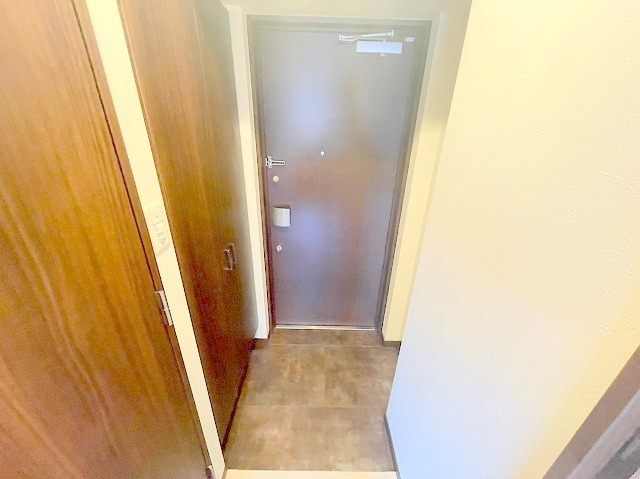 スプランディッド新大阪キャトルの玄関