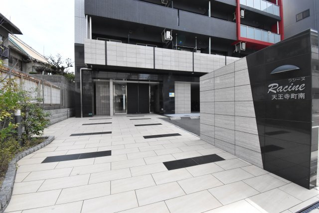 ラシーヌ天王寺町南のエントランス