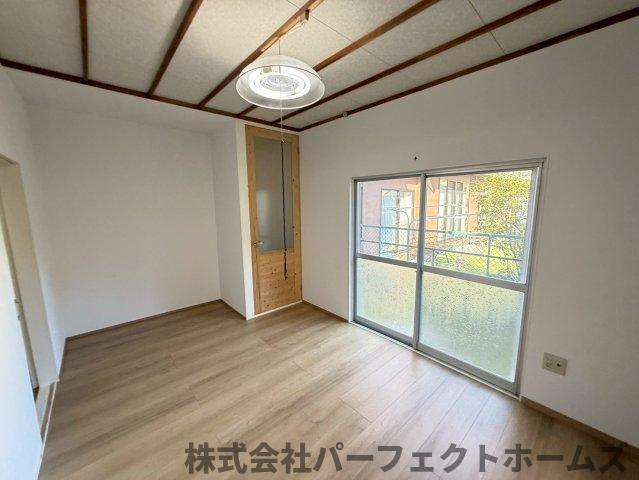 招提中町1丁目戸建の洋室|きれいな洋室です