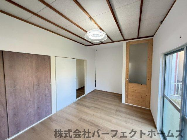 招提中町1丁目戸建の洋室|使い勝手のいい洋室です