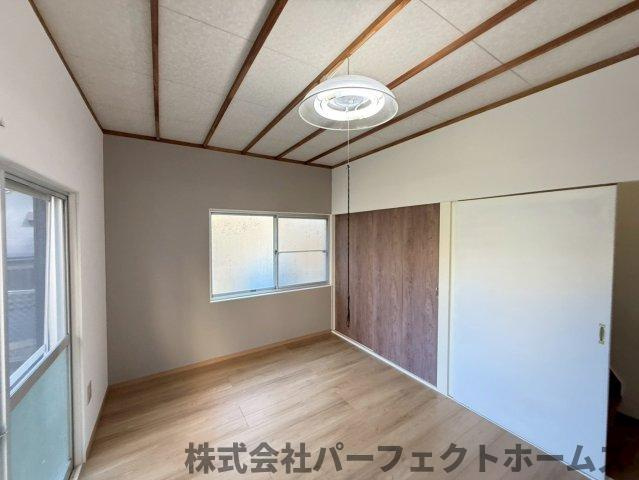 招提中町1丁目戸建の洋室|ゆったりした洋室です